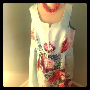 Sleeveless floral patterned dress 👗